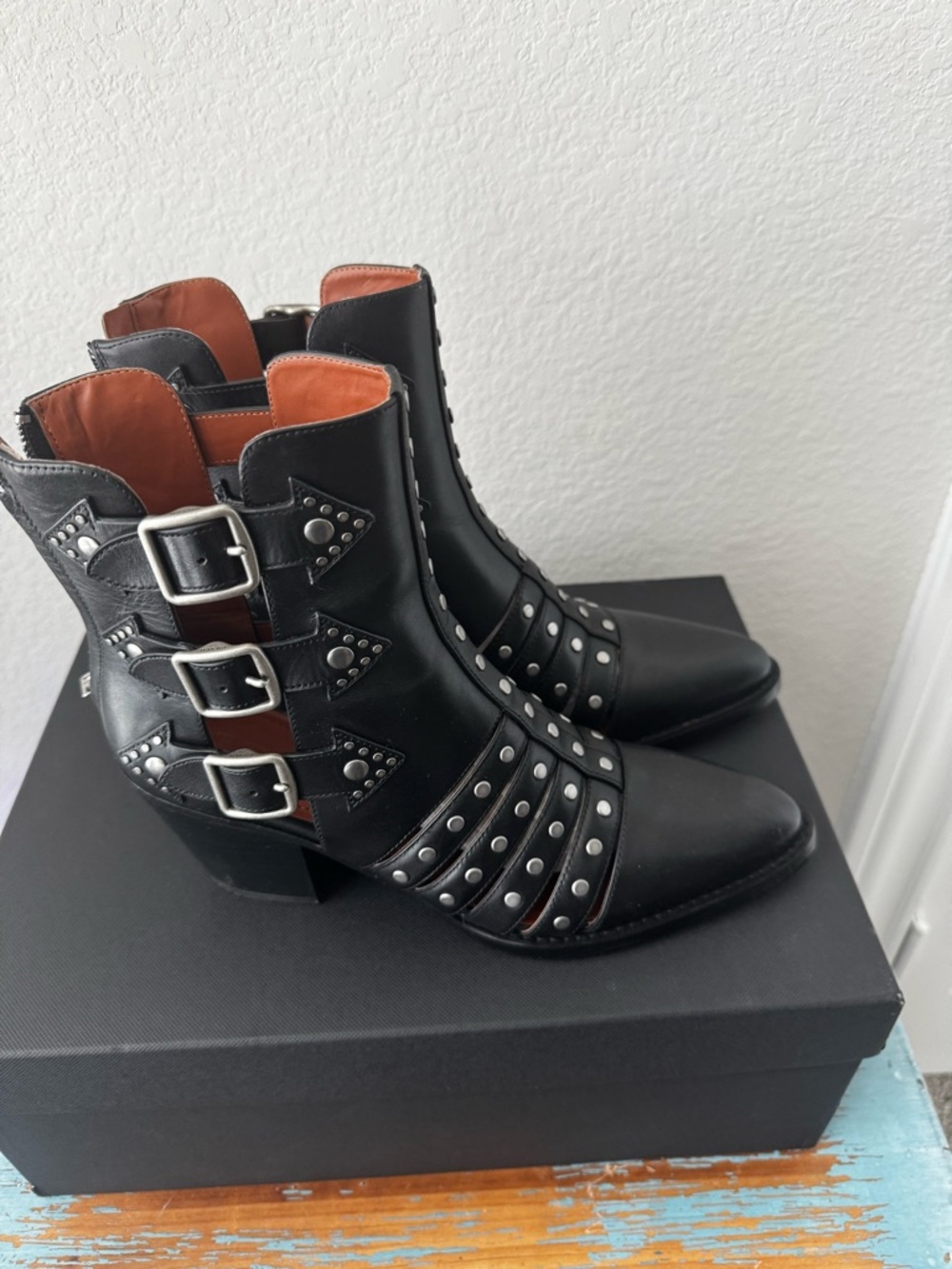 Coach Phoebe Studded Leather Buckle Ankle Boots Black Size 8 B Moto Western - Picture 4 of 7